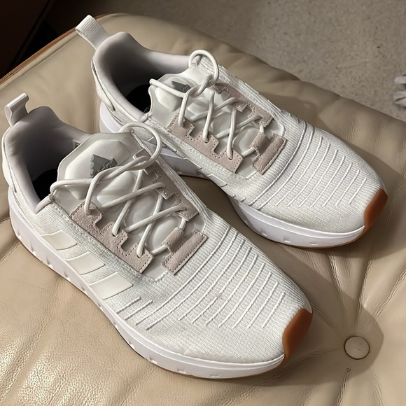 Adidas Swift Run 23 Men’s Sneaker size 9.5 like new - Picture 2 of 9